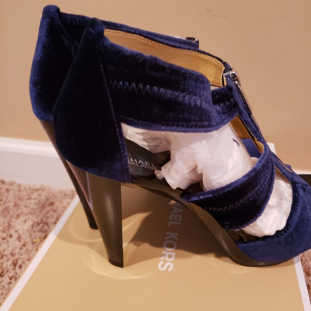 Michael Kors shoes - Picture 6 of 11